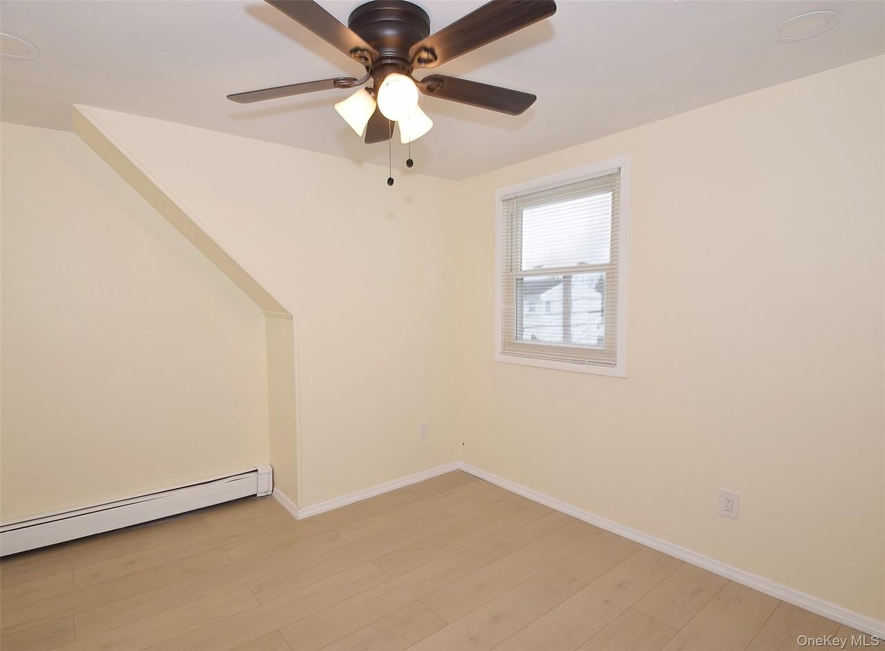 37 Amby Ave - Photo 6 of 13