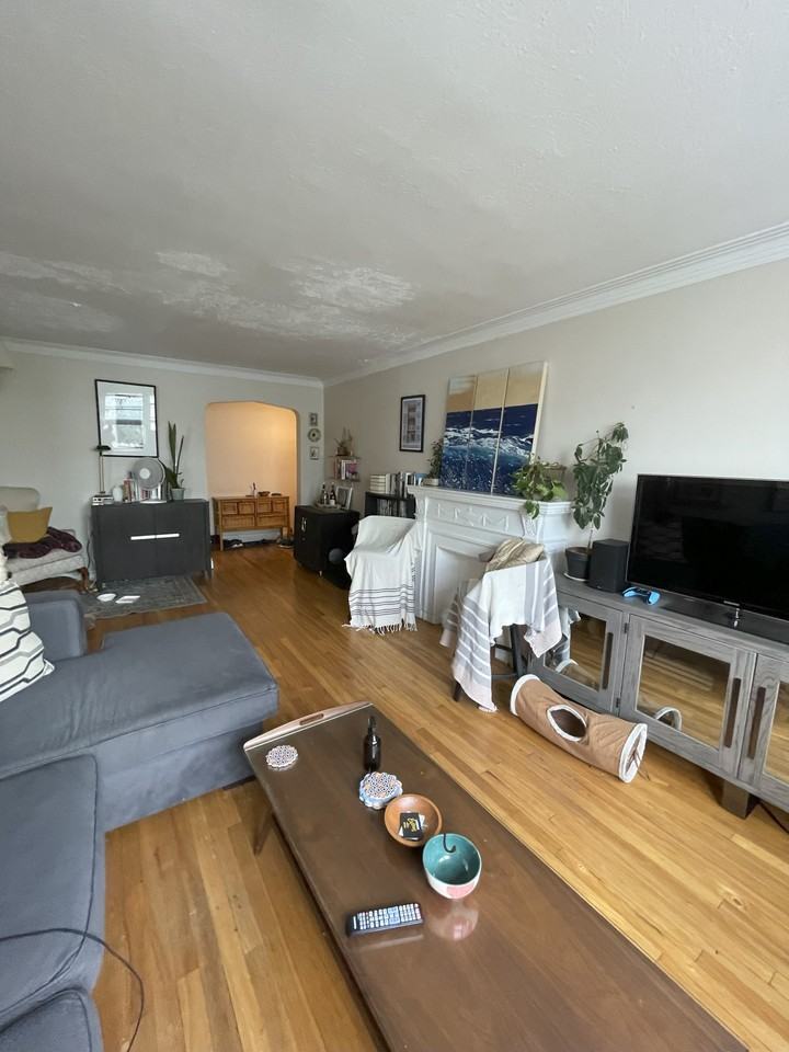 600 Laurier Avenue West #28 - Photo 2 of 10