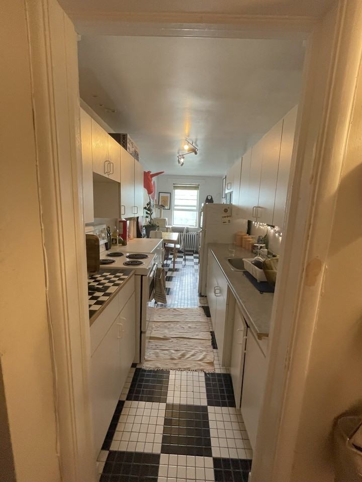 600 Laurier Avenue West #28 - Photo 5 of 10