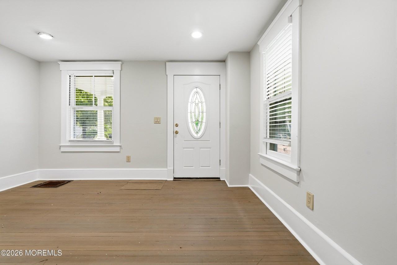 1114 Summerfield Ave - Photo 4 of 20