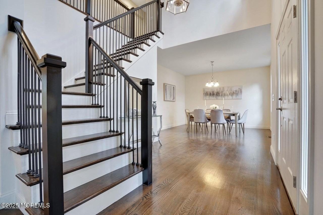 909 Bloomfield Ave - Photo 5 of 28