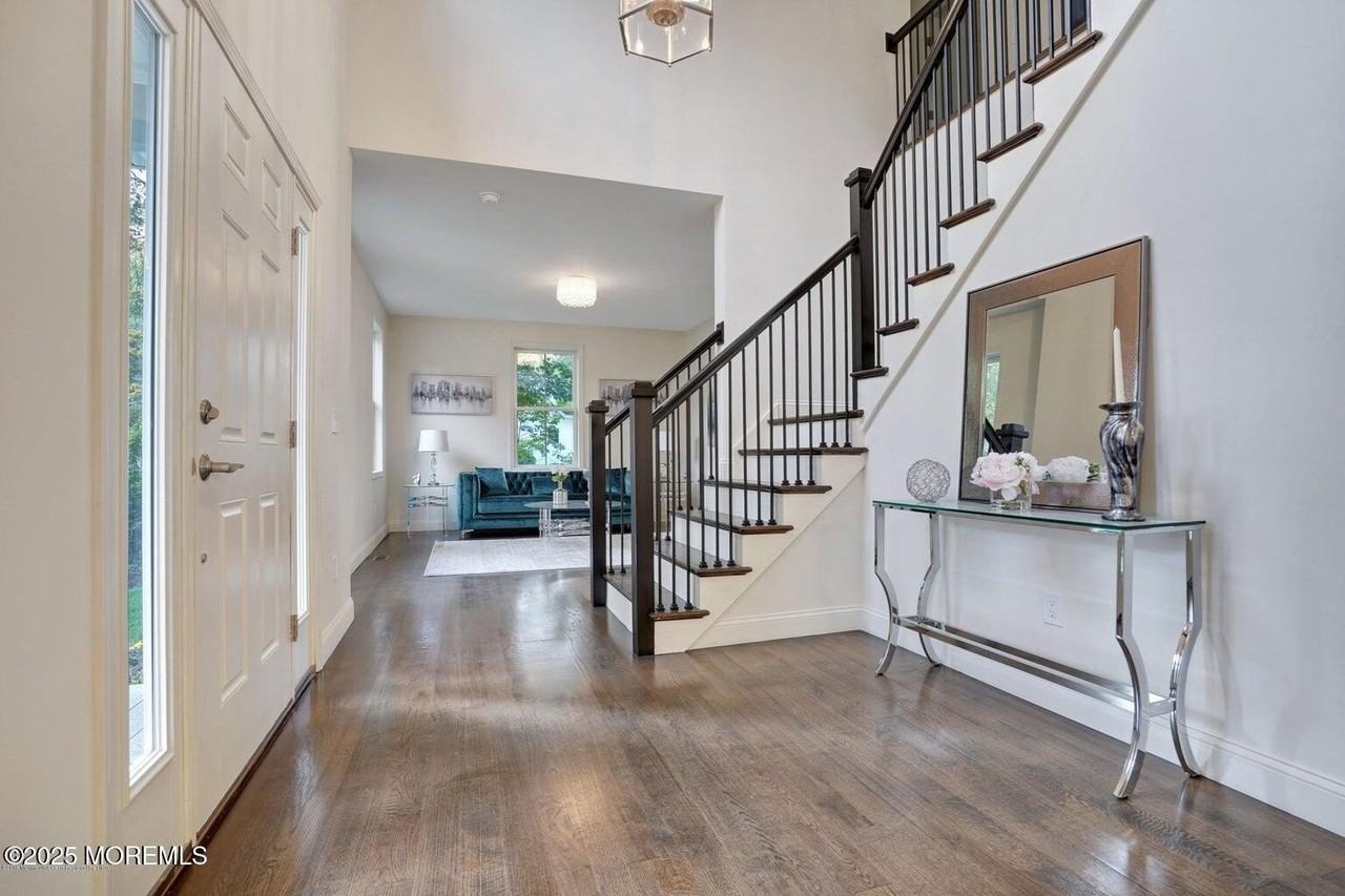 909 Bloomfield Ave - Photo 7 of 28