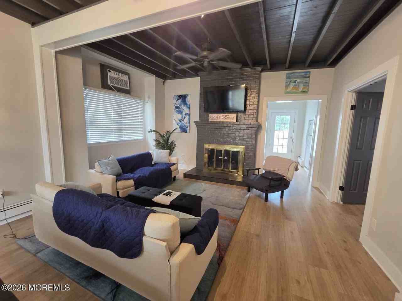 37 Beacon Blvd - Photo 4 of 31