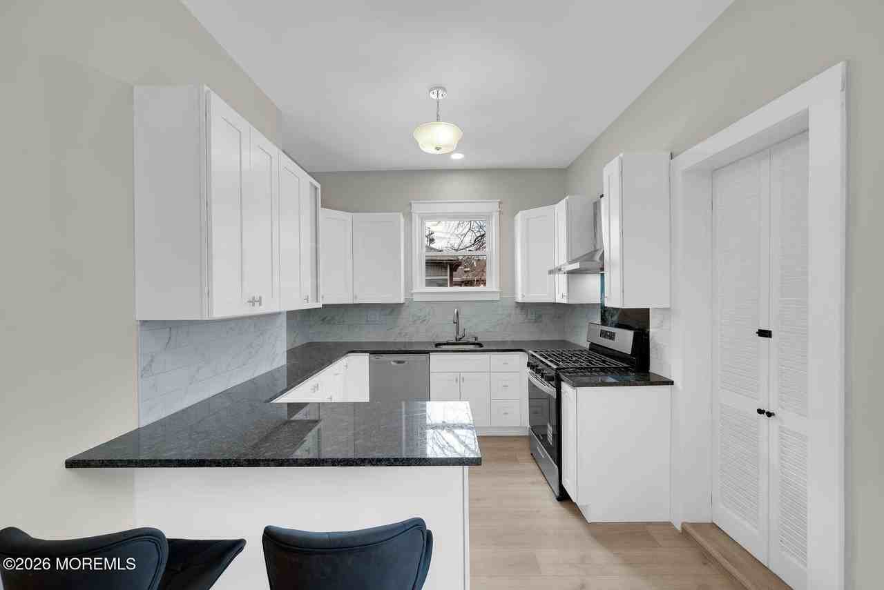 37 Beacon Blvd - Photo 6 of 31