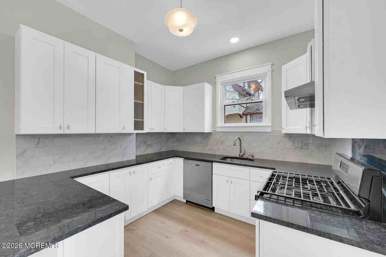 37 Beacon Blvd - Photo 7 of 31