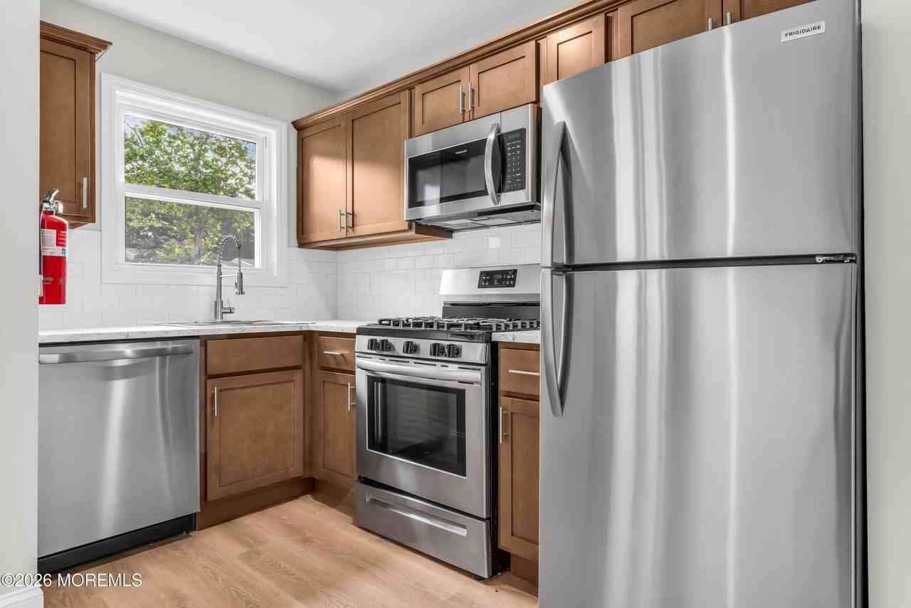 107 Tavistock Dr - Photo 2 of 15
