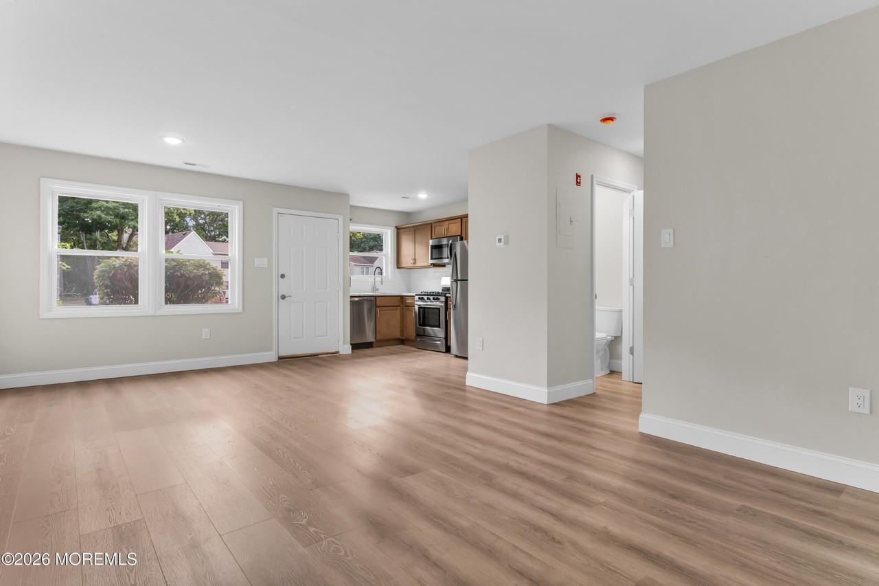 107 Tavistock Dr - Photo 3 of 15