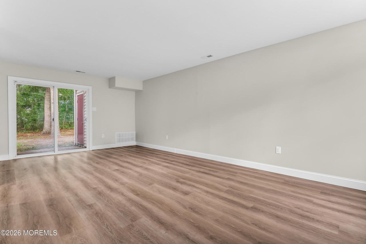 107 Tavistock Dr - Photo 4 of 15