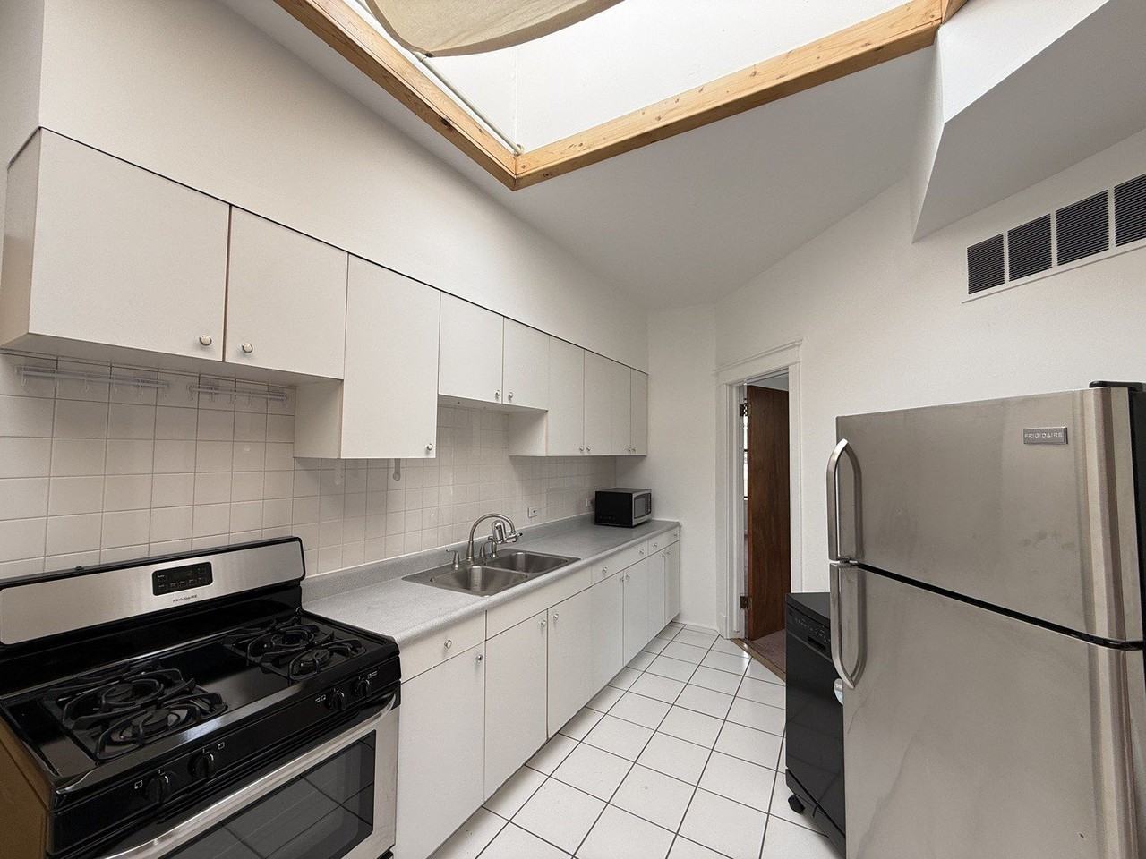1524 W Jarvis Ave #2B - Photo 4 of 14
