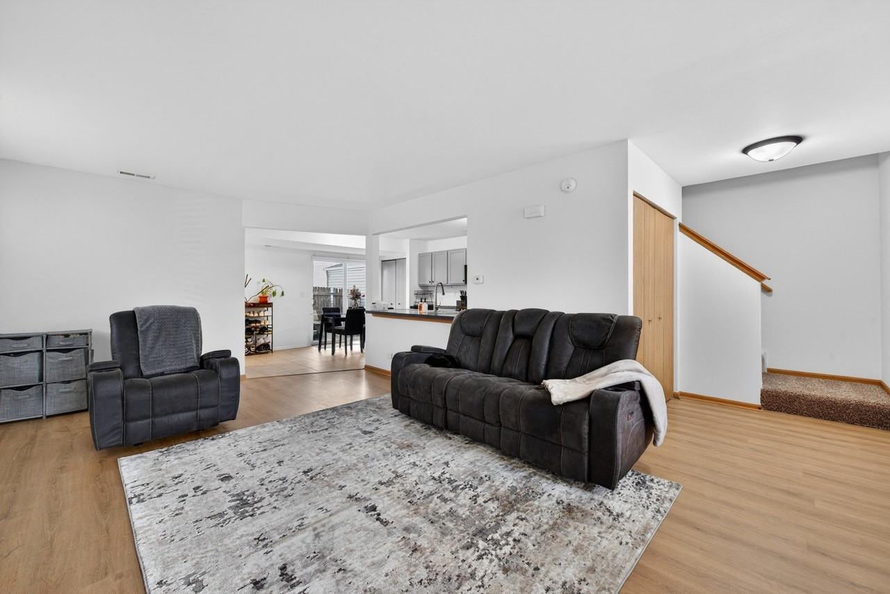 939 Four Seasons Blvd - Photo 5 of 32