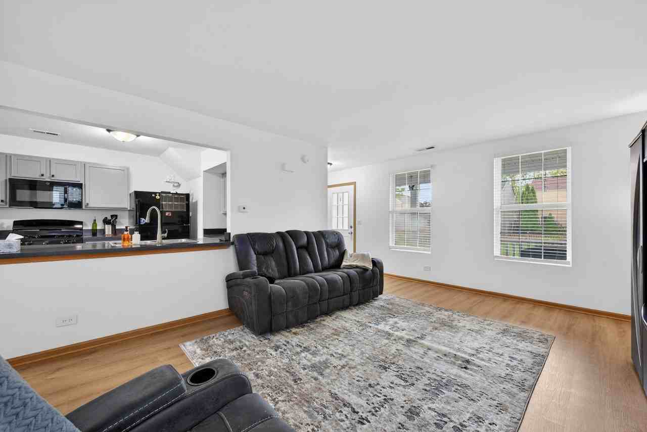 939 Four Seasons Blvd - Photo 7 of 32