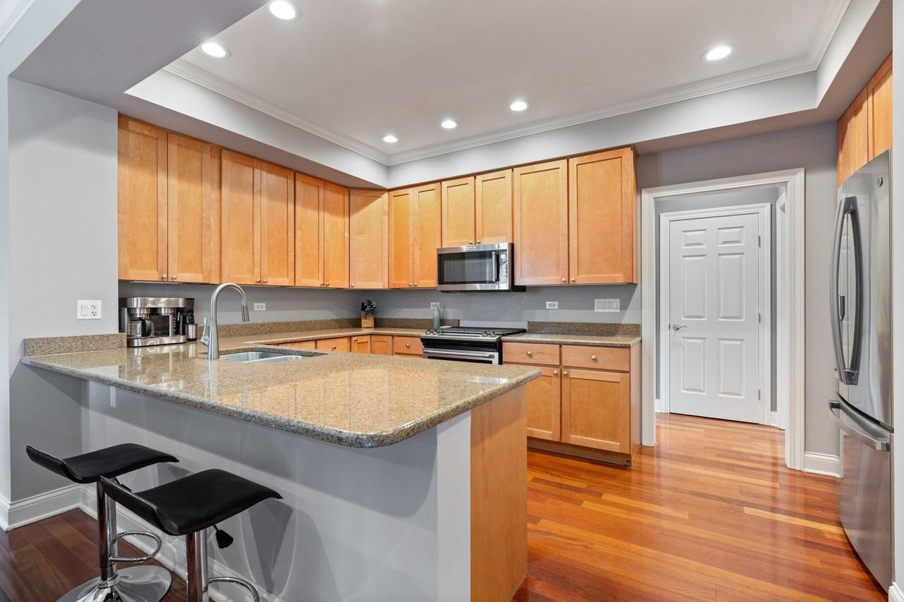 1056 W Lawrence Ave #2C - Photo 4 of 20