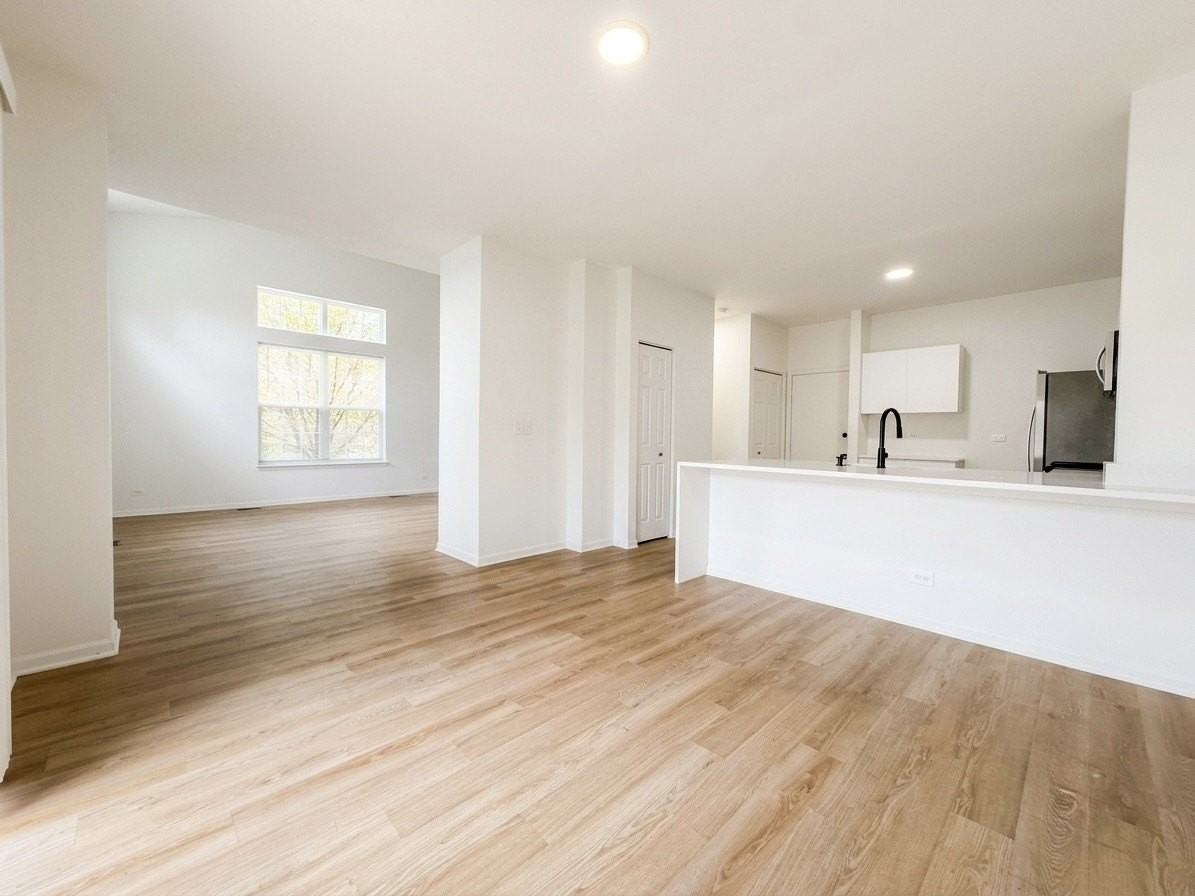 1089 Ellsworth Dr - Photo 3 of 23