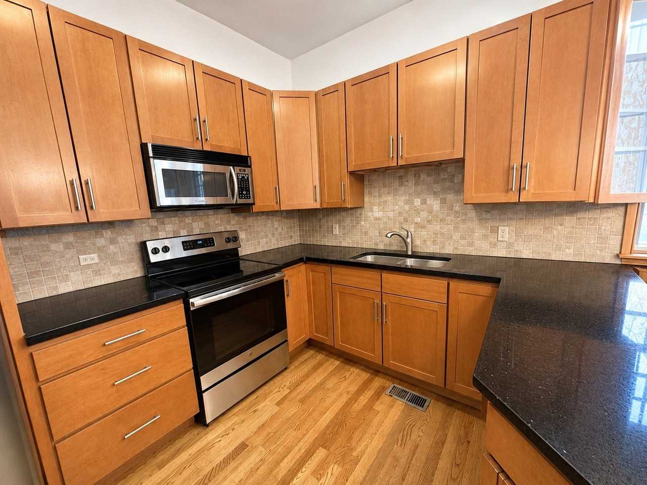 2647 W Logan Blvd #1 - Photo 3 of 11