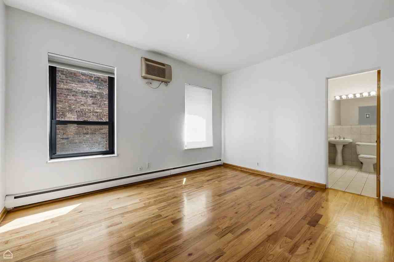 5229 S Greenwood Ave #3 - Photo 7 of 21