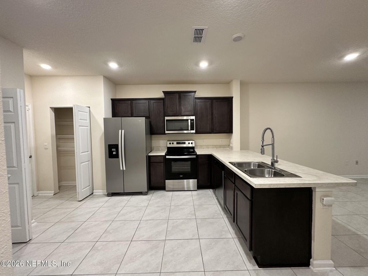 947 Observatory Pkwy - Photo 3 of 17