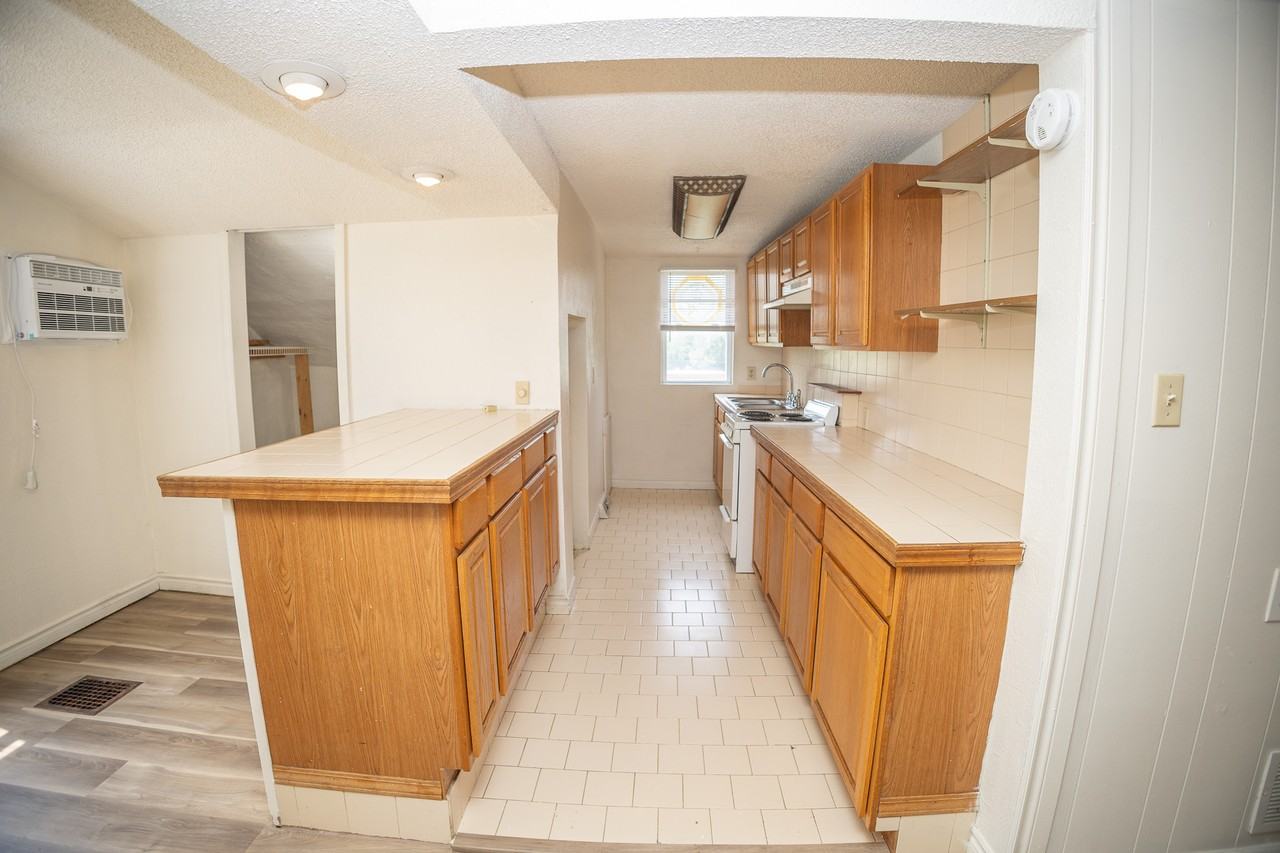 1112 E Miller St #B - Photo 7 of 18
