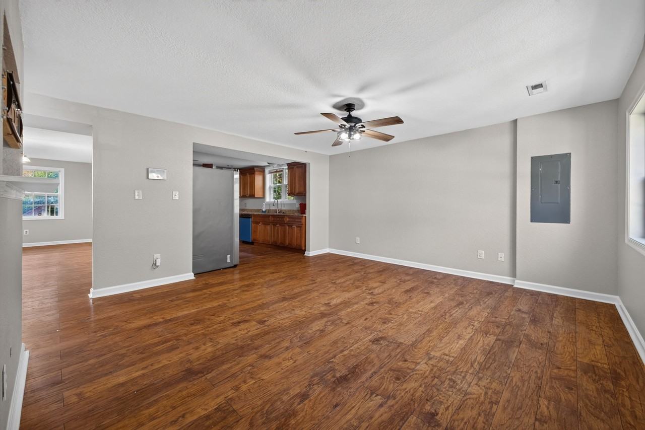 1065 Lindenwood Ave #1 - Photo 3 of 30