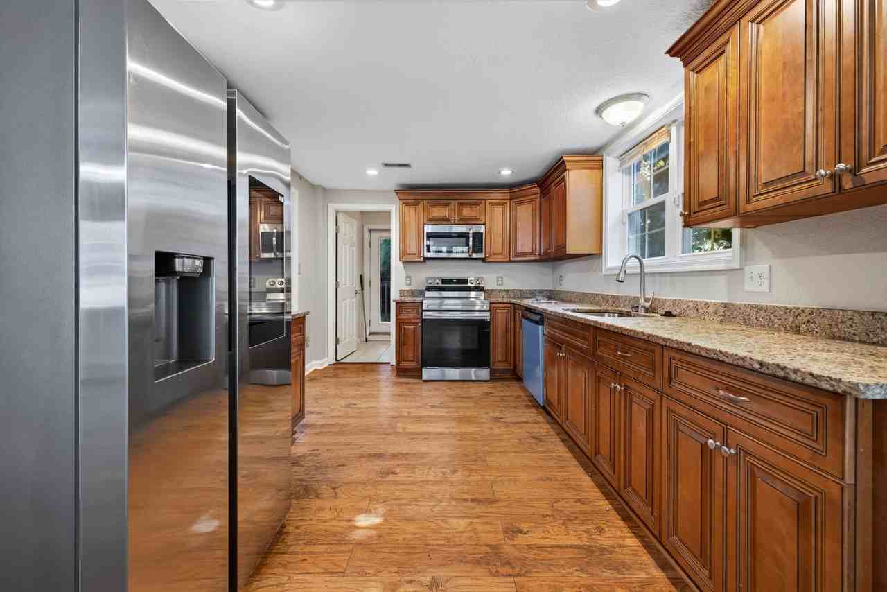 1065 Lindenwood Ave #1 - Photo 4 of 30