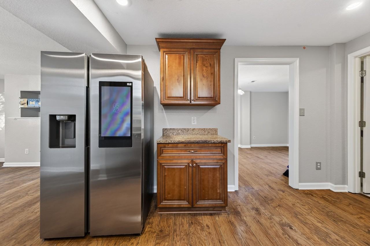 1065 Lindenwood Ave #1 - Photo 5 of 30