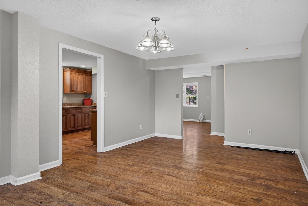 1065 Lindenwood Ave #1 - Photo 6 of 30