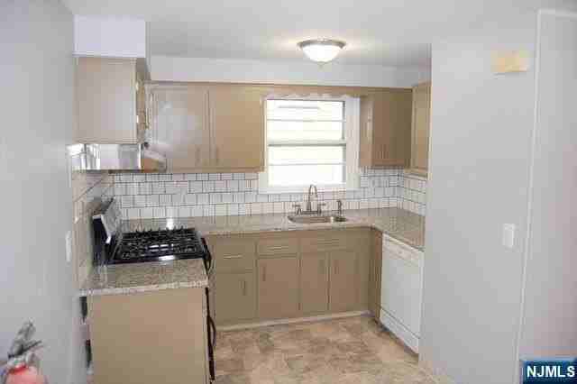 420 Kipp Ave - Photo 2 of 10