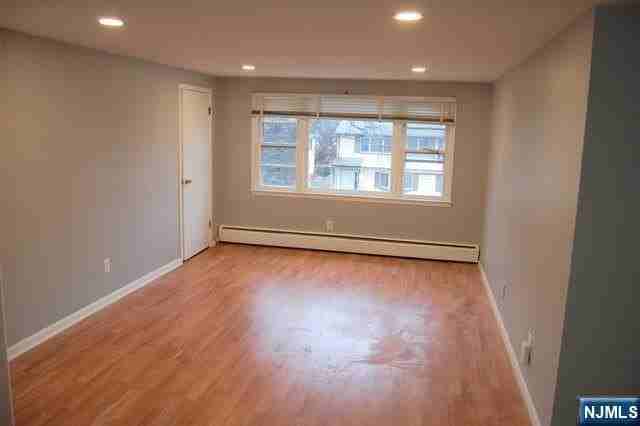 420 Kipp Ave - Photo 3 of 10