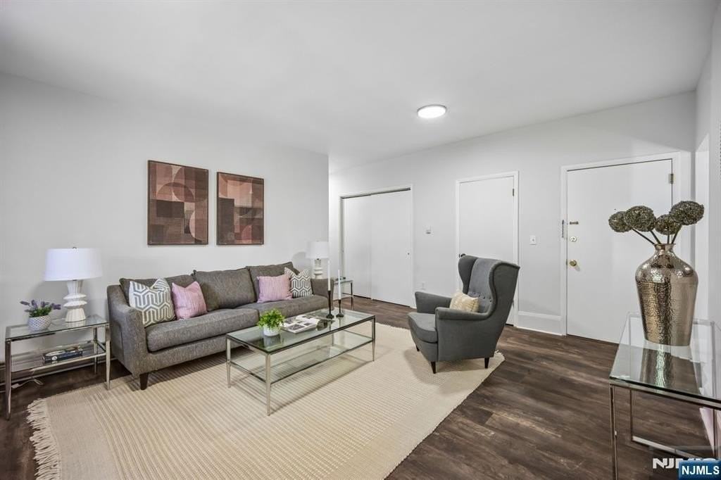 44 Gates Ave #2 - Photo 4 of 24