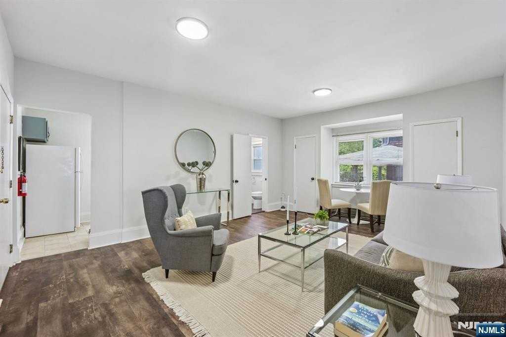 44 Gates Ave #2 - Photo 7 of 24