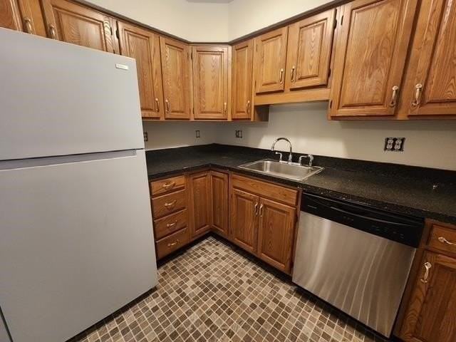 605 Springbrook Cir - Photo 5 of 12