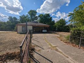 1613 Walton Walker Dr #B - Photo 1 of 1