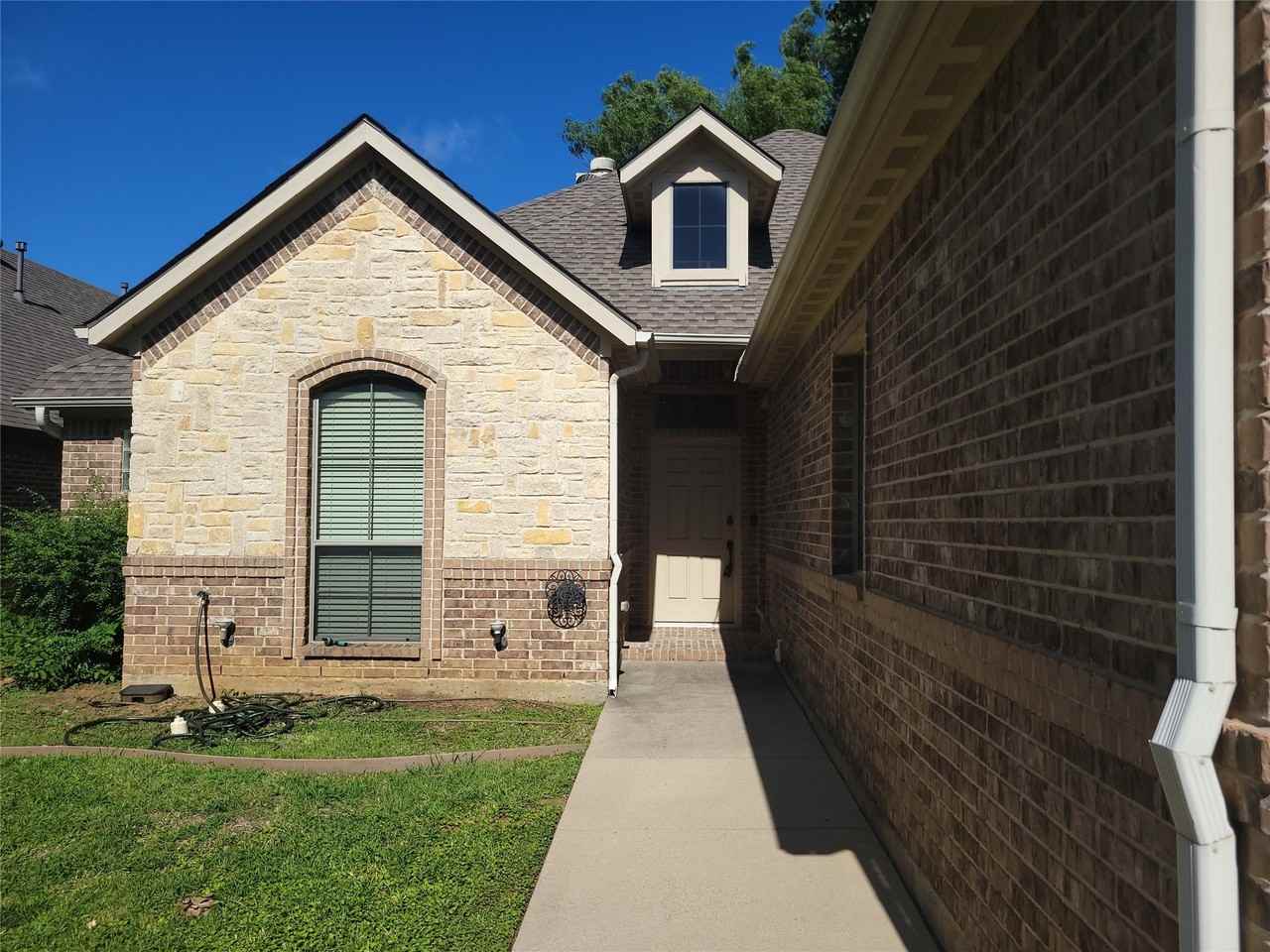 5130 Southpoint Dr - Photo 2 of 31
