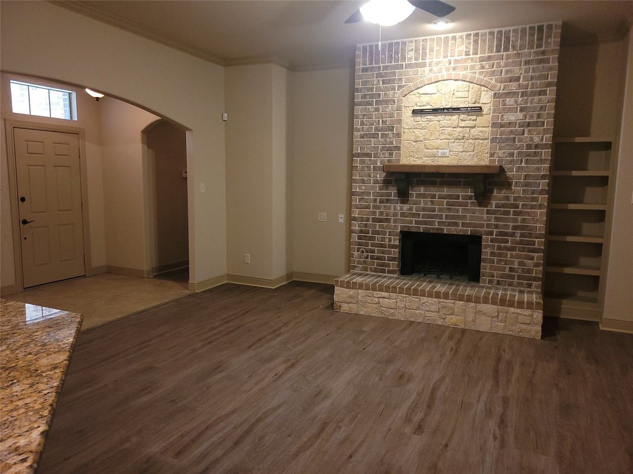 5130 Southpoint Dr - Photo 6 of 31
