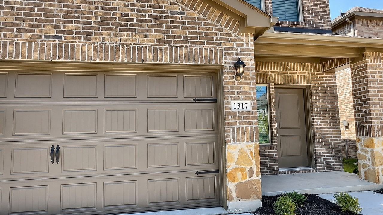 1317 Crookpost Dr - Photo 4 of 19
