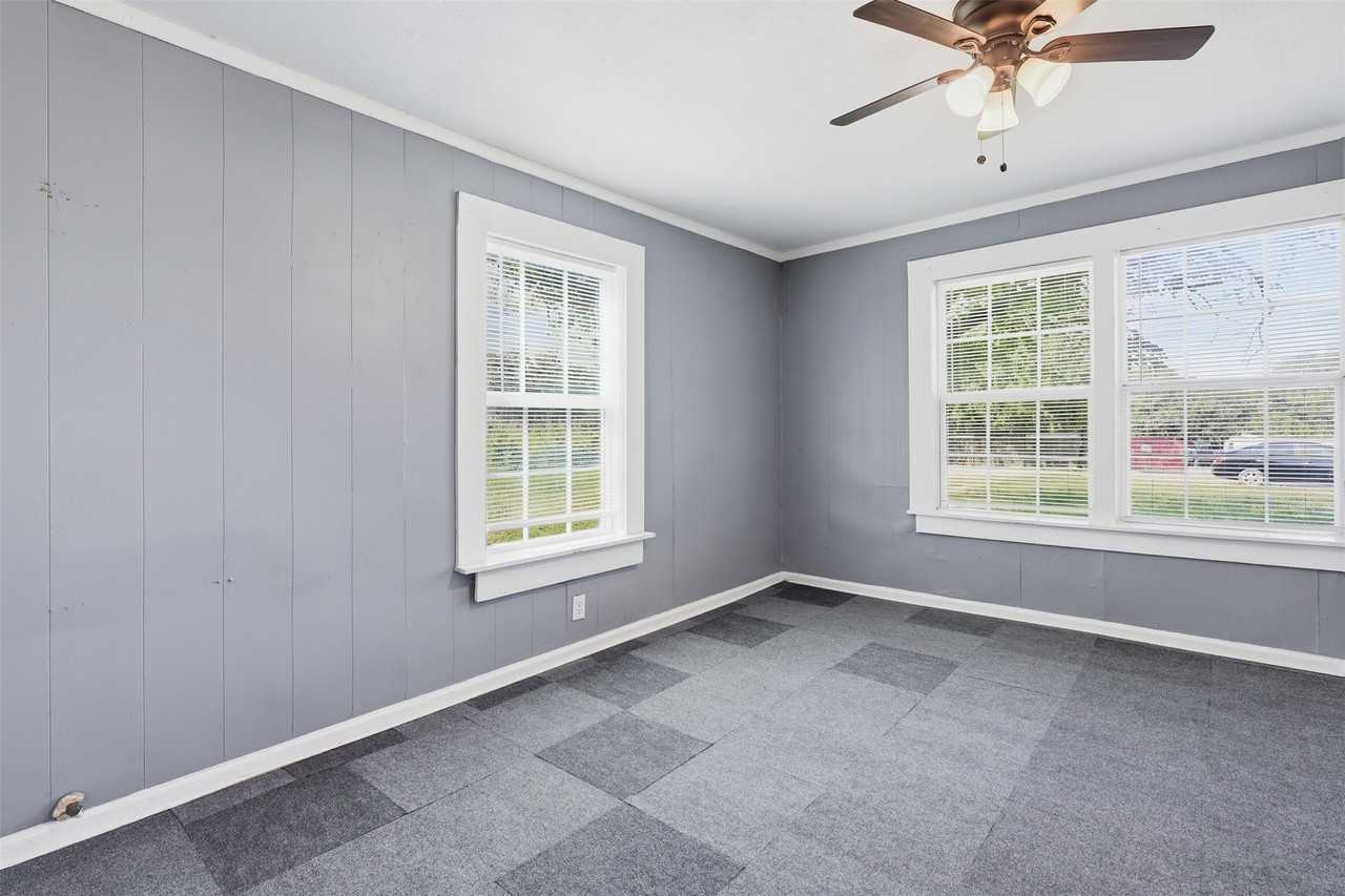 808 Mill St - Photo 5 of 25