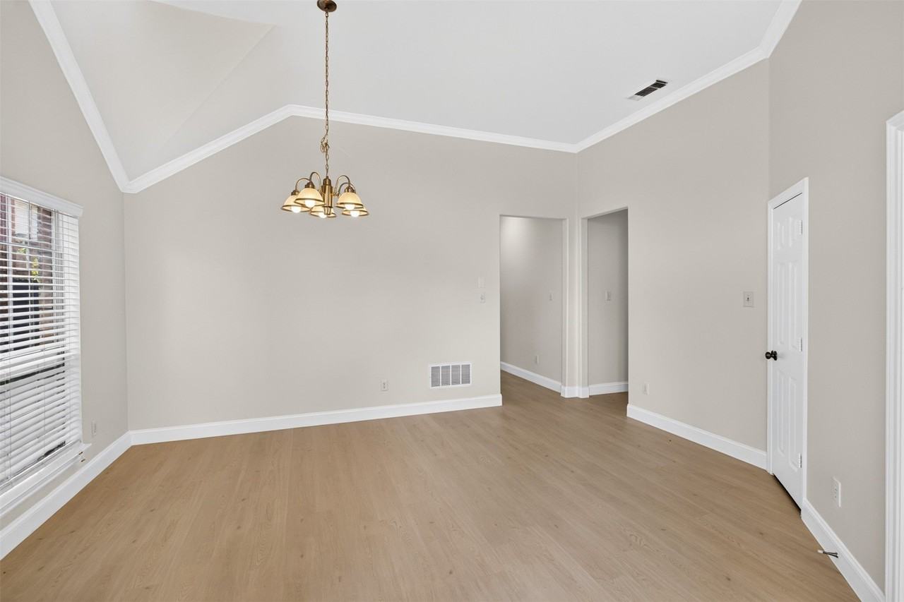 2513 Buttonwood Dr - Photo 4 of 28