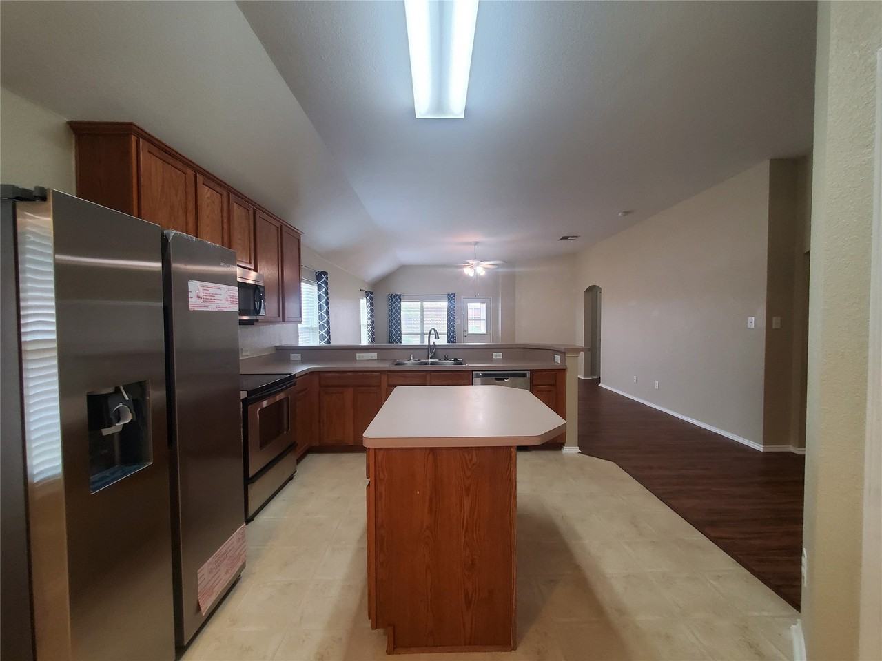 2817 Bentwood Way - Photo 4 of 20