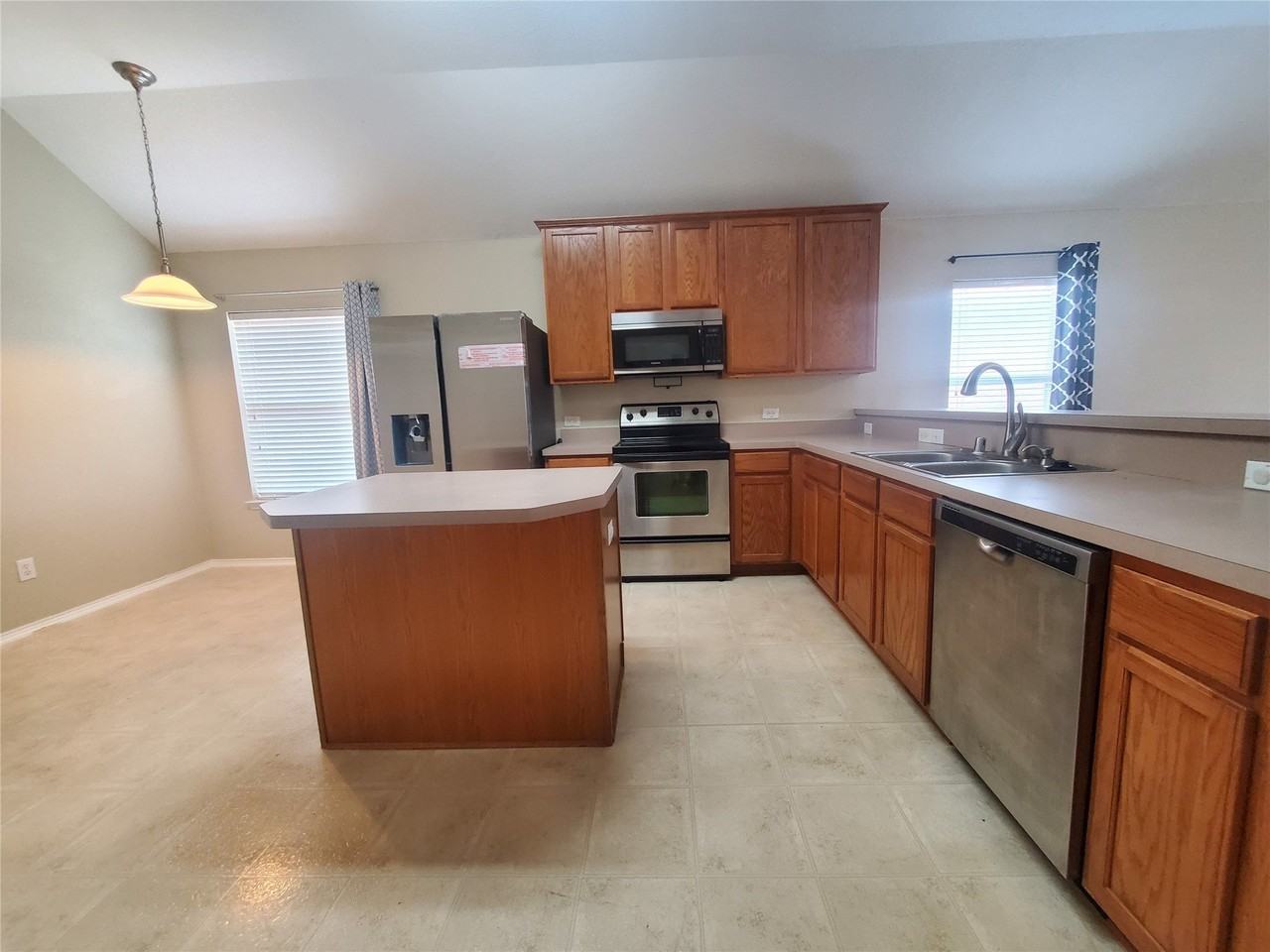 2817 Bentwood Way - Photo 5 of 20