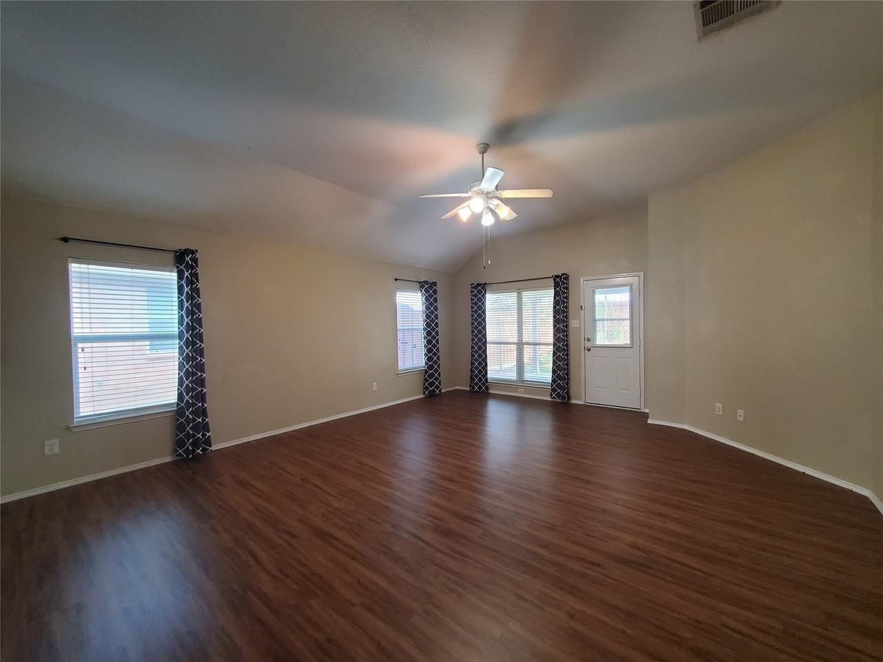 2817 Bentwood Way - Photo 7 of 20