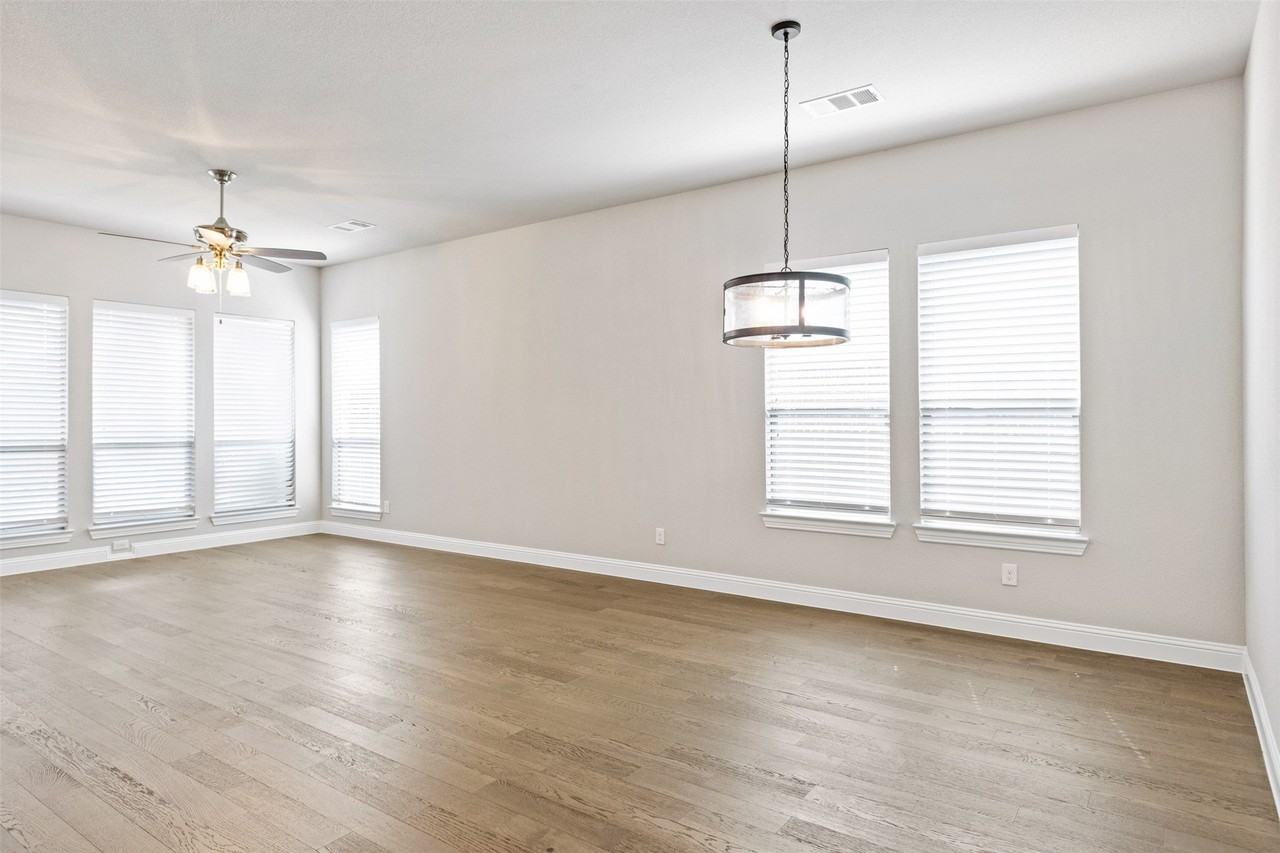 4129 Angelina Dr - Photo 6 of 34