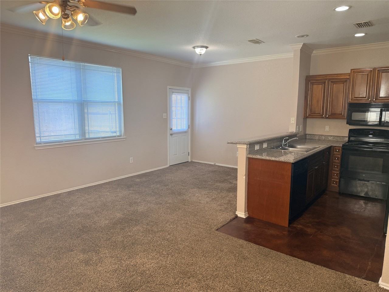 2318 Aldergate Dr - Photo 4 of 6
