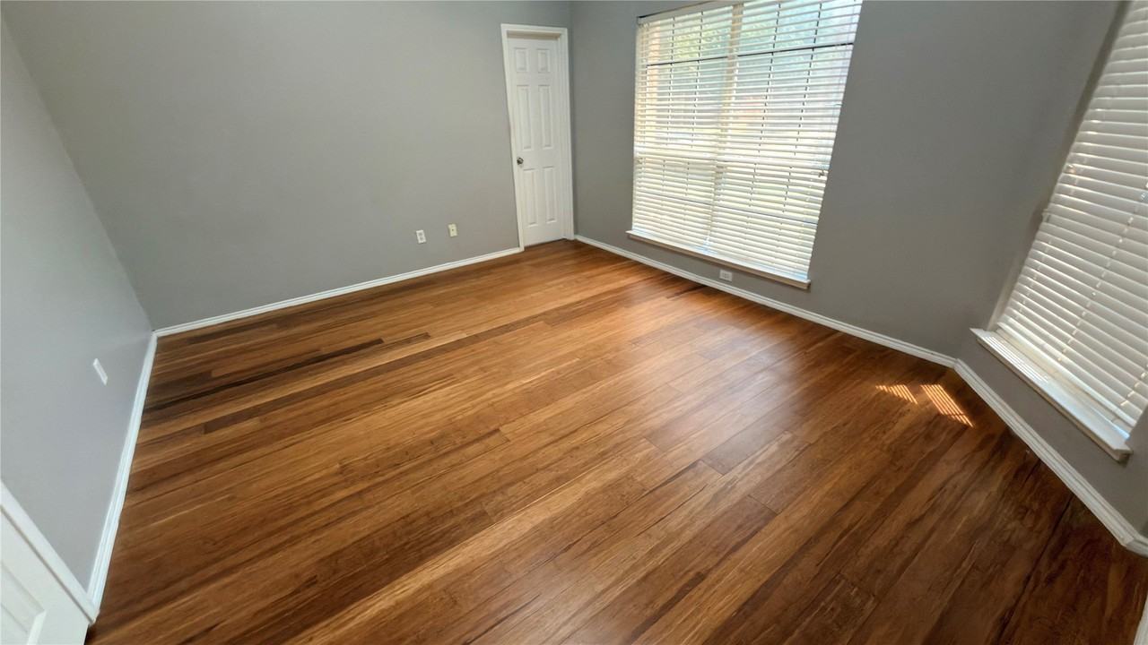 2301 Stratford Dr - Photo 6 of 14