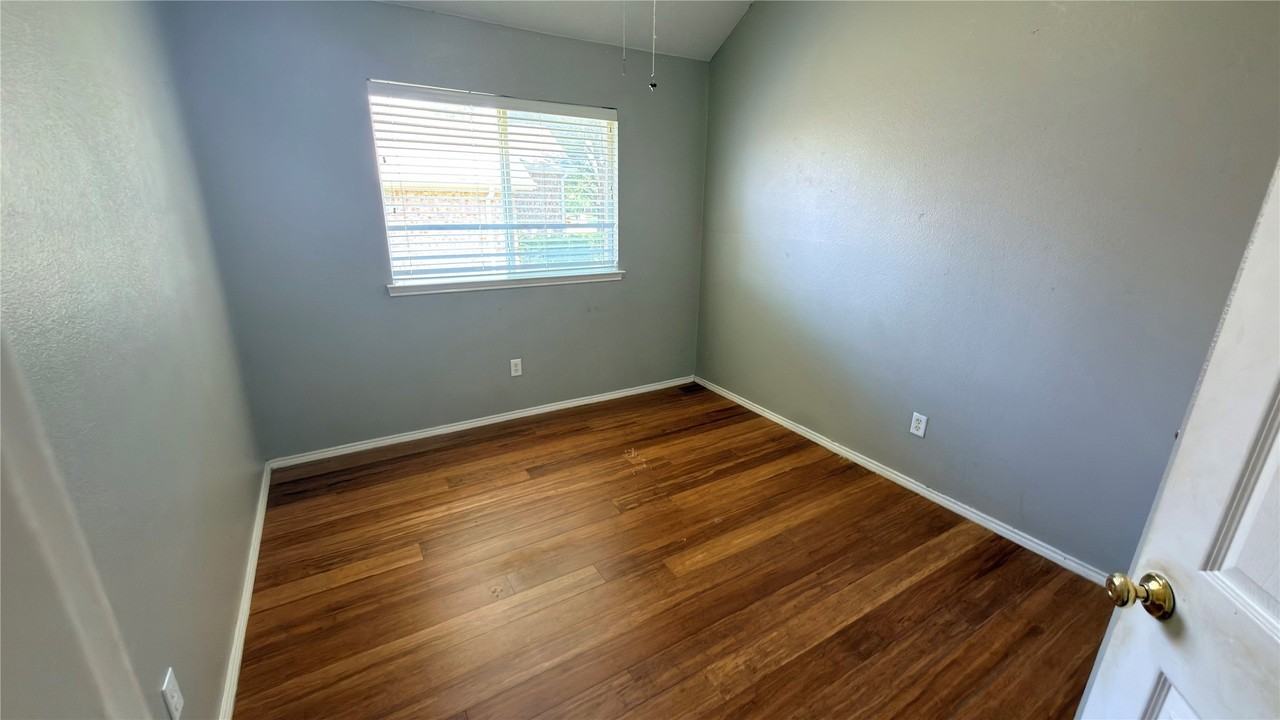 2301 Stratford Dr - Photo 7 of 14