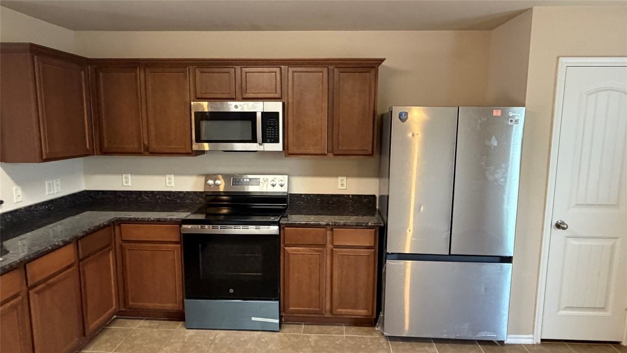 3311 Stratford St - Photo 3 of 29