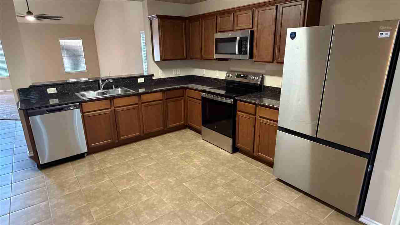 3311 Stratford St - Photo 4 of 29