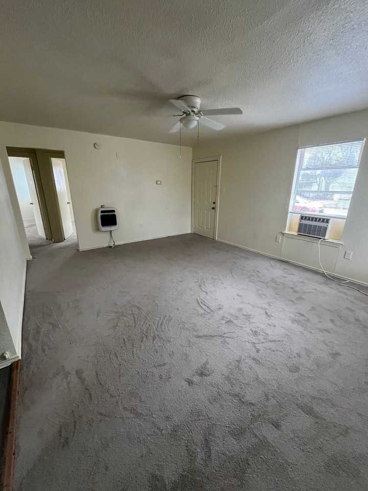 1610 S 15th St - Photo 2 of 12