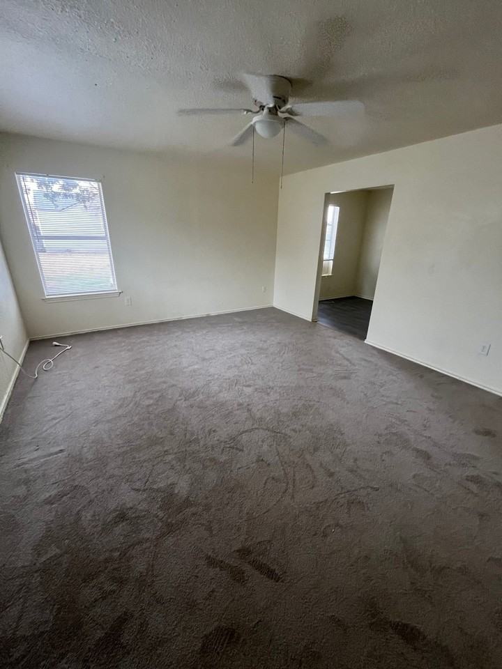 1610 S 15th St - Photo 3 of 12