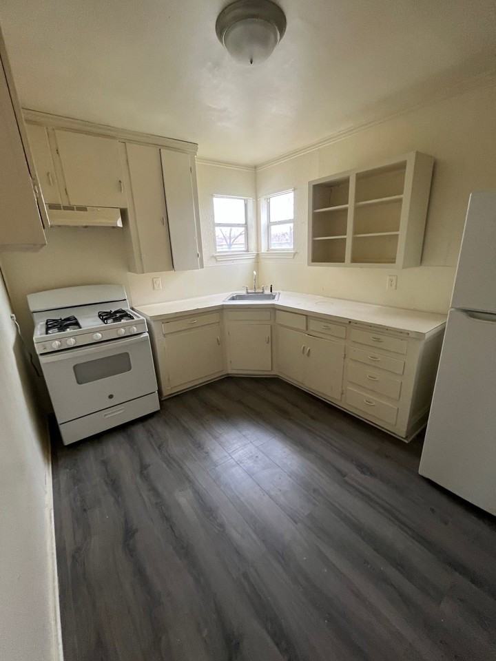 1610 S 15th St - Photo 5 of 12