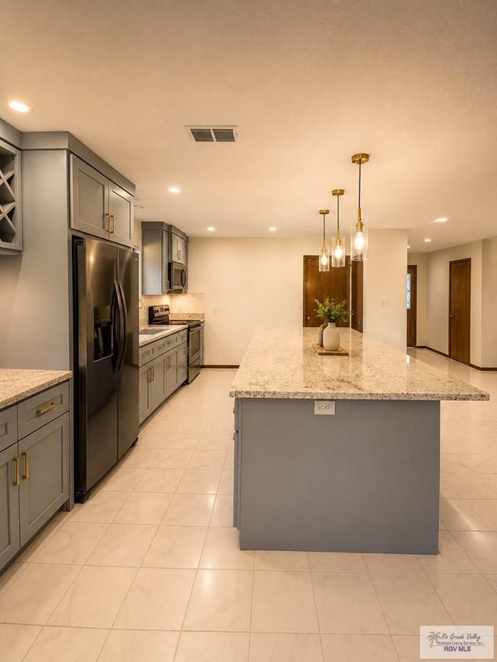 1205 Tesoro Ave - Photo 4 of 23