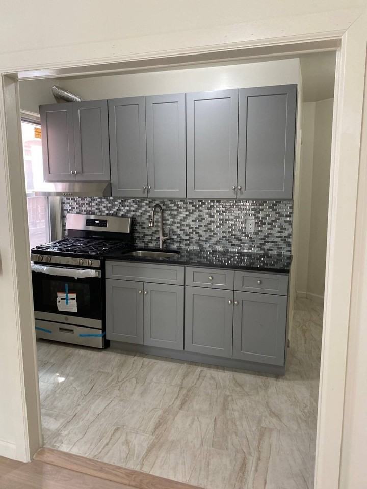 2222 Newbold Ave - Photo 3 of 6